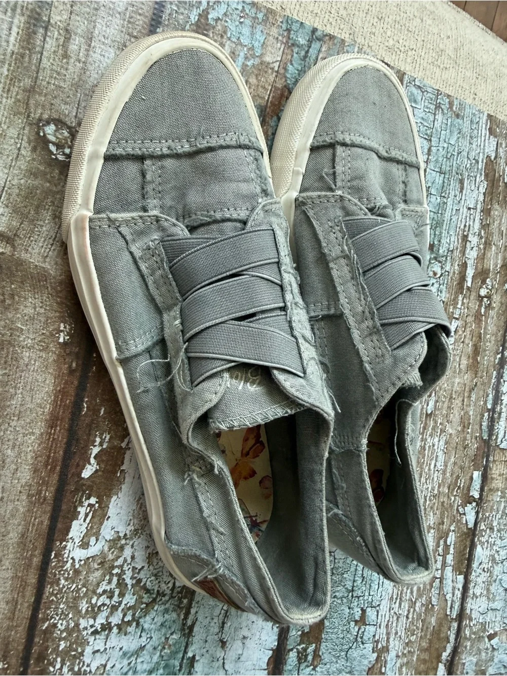 Casual Women's Slip-On Sneakers in Gray size 6.5